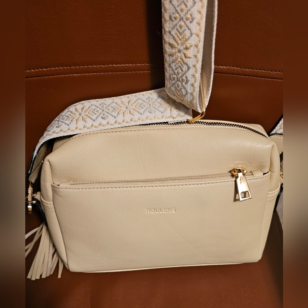 Roulens Cream Crossbody Bag with Guitar Strap EUC - Picture 4 of 16